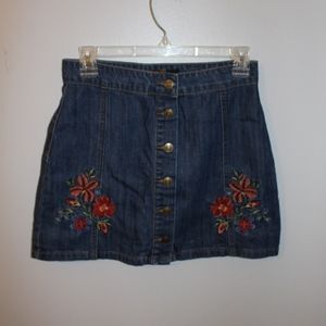 Flower detailed Jean Skirt